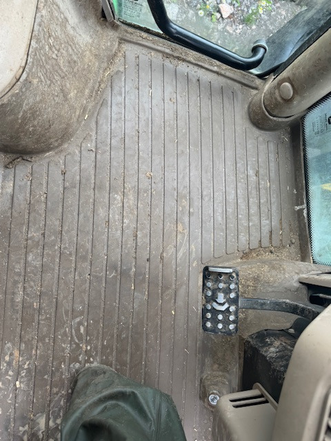 Farm tractor JOHN DEERE 6210R: picture 15 Farm tractor JOHN DEERE 6210R: picture 15