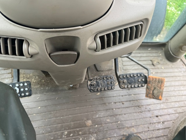 Farm tractor JOHN DEERE 6210R: picture 13 Farm tractor JOHN DEERE 6210R: picture 13