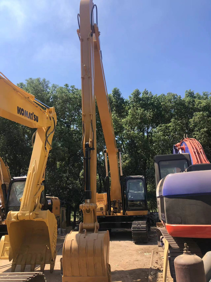 CATERPILLAR 320D - Crawler excavator: picture 2 CATERPILLAR 320D - Crawler excavator: picture 2