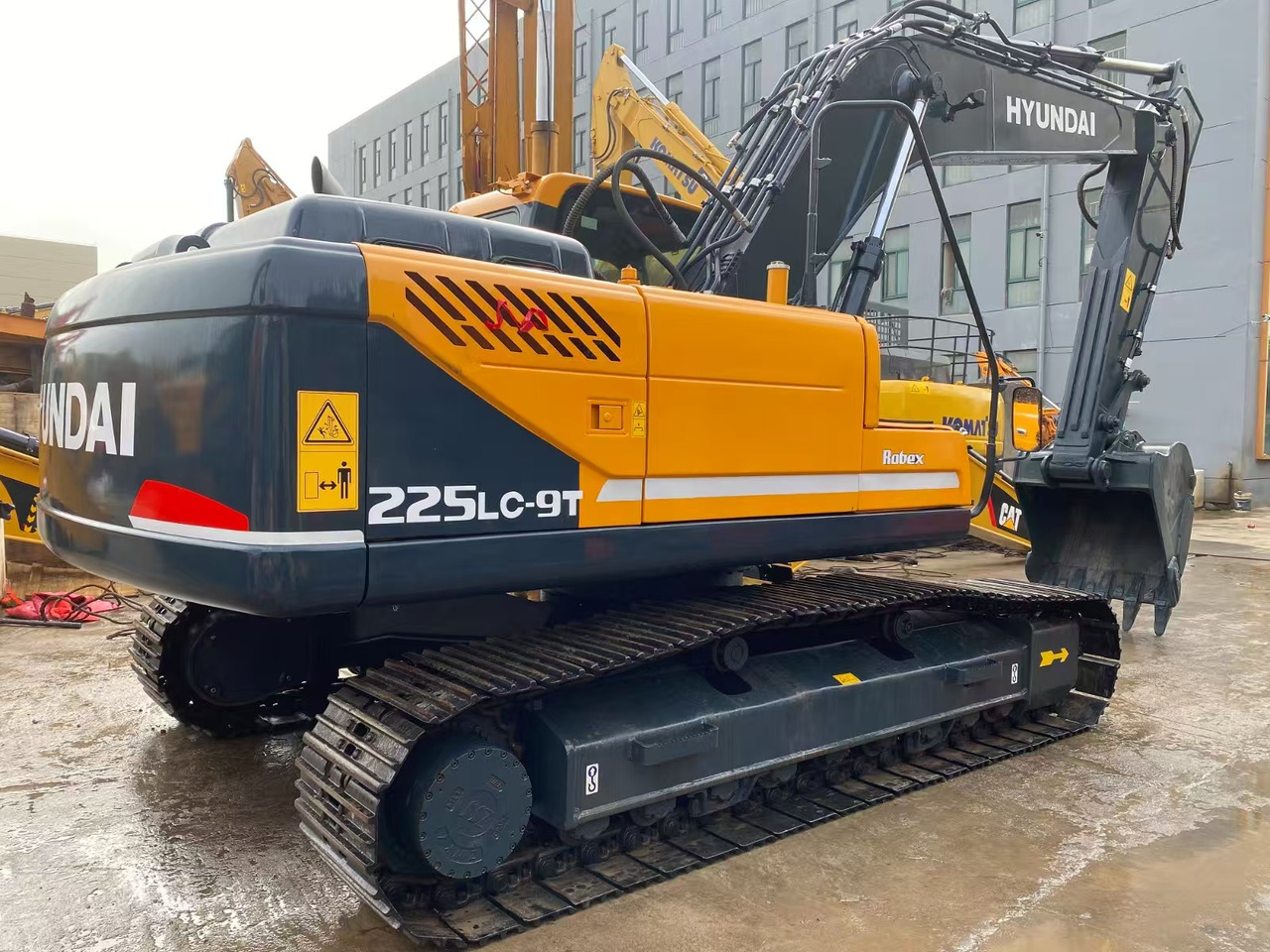 HYUNDAI R225LC-9T - Construction machinery: picture 1 HYUNDAI R225LC-9T - Construction machinery: picture 1
