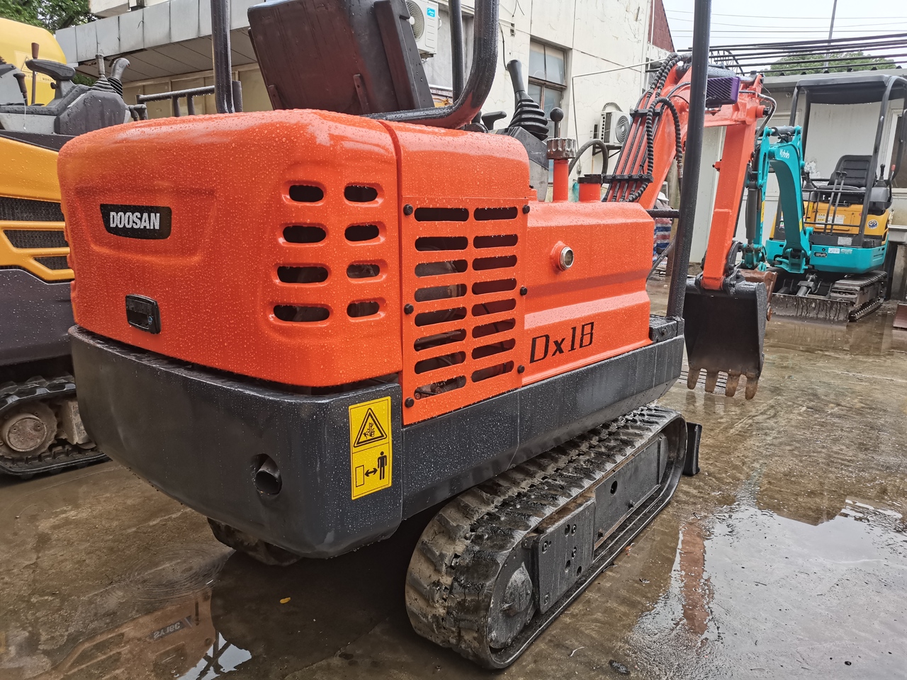 DOOSAN DX18 - Mini excavator: picture 3 DOOSAN DX18 - Mini excavator: picture 3