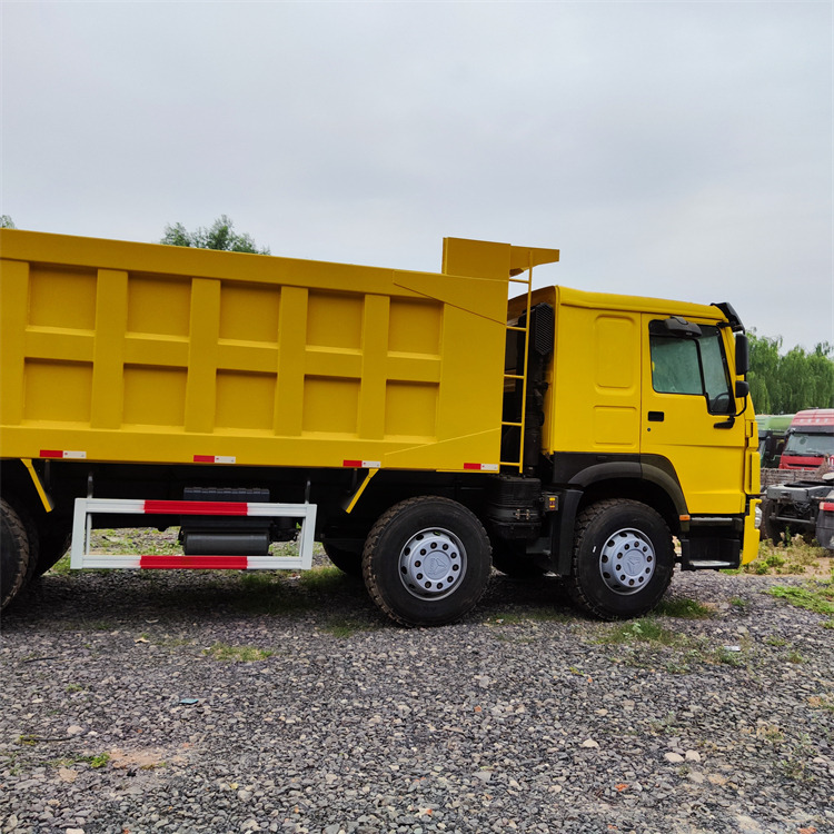 HOWO HOWO 8x4 371hp-Yellow - Tipper: picture 1 HOWO HOWO 8x4 371hp-Yellow - Tipper: picture 1