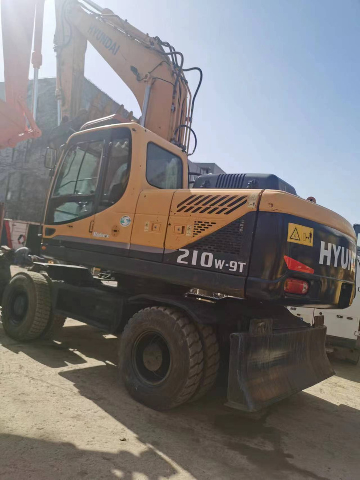 HYUNDAI 210W-9 - Wheel excavator: picture 4 HYUNDAI 210W-9 - Wheel excavator: picture 4