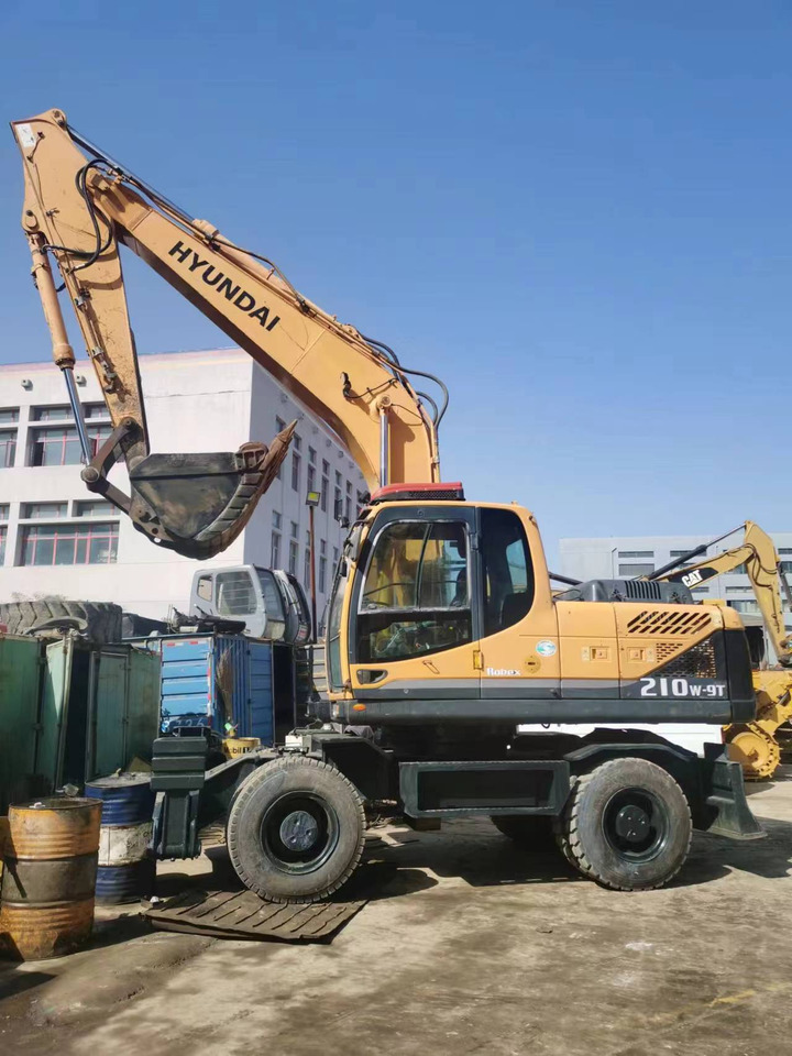 HYUNDAI 210W-9 - Wheel excavator: picture 2 HYUNDAI 210W-9 - Wheel excavator: picture 2