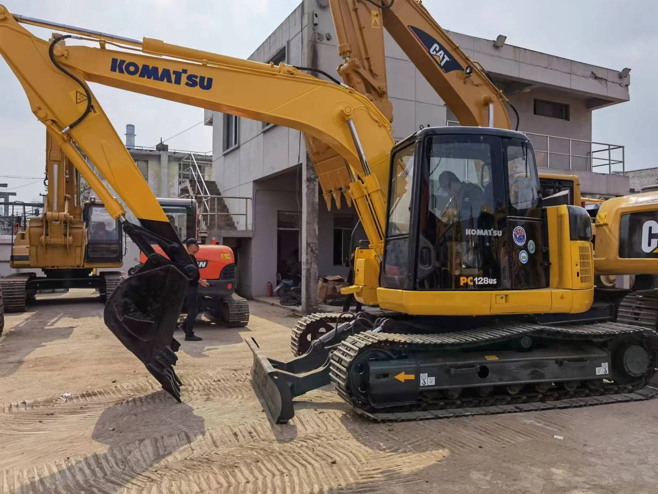 KOMATSU PC128 - Crawler excavator: picture 4 KOMATSU PC128 - Crawler excavator: picture 4