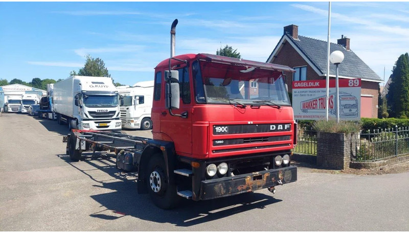 DAF 1900 4X2 HOLLAND TUCK FULL STEEL SUSPENSION MANUAL GEARBOX - Cab chassis truck: picture 3 DAF 1900 4X2 HOLLAND TUCK FULL STEEL SUSPENSION MANUAL GEARBOX - Cab chassis truck: picture 3
