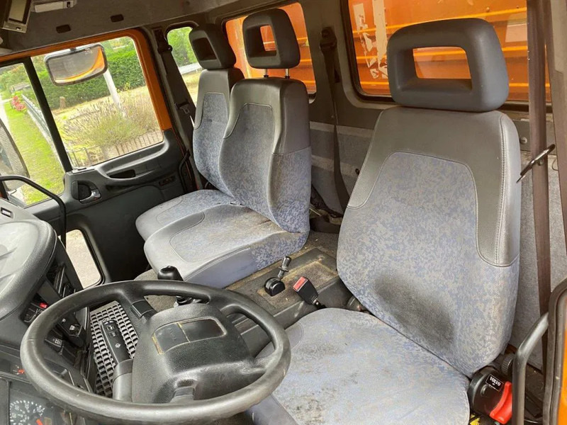 Interior photo 1: Box truck Volvo FL 614 FL 180
