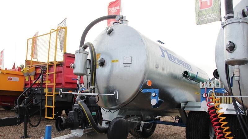 MEPROZET Güllefässer/ Slurry tanker/ Wóz asenizacyjny 5000 l / Cisterna d - Slurry tanker: picture 4 MEPROZET Güllefässer/ Slurry tanker/ Wóz asenizacyjny 5000 l / Cisterna d - Slurry tanker: picture 4