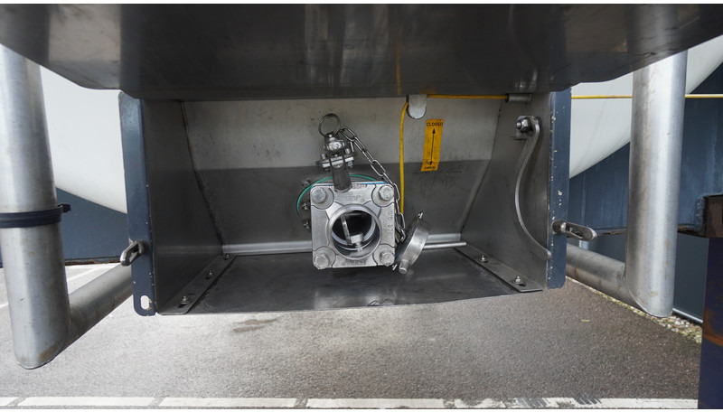 Van Hool 20FT TANK 28.000ltr Drop off system 2 Compartiments - Attachment: picture 4 Van Hool 20FT TANK 28.000ltr Drop off system 2 Compartiments - Attachment: picture 4