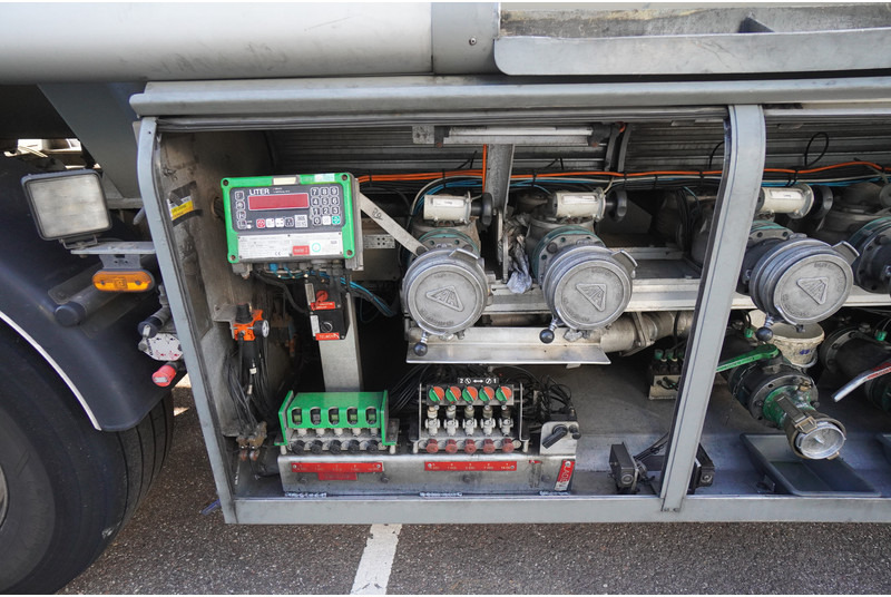 LAG 3 AXLE FUEL TANK 5 COMPARTMENTS 47.500LTR - Tank semi-trailer: picture 5 LAG 3 AXLE FUEL TANK 5 COMPARTMENTS 47.500LTR - Tank semi-trailer: picture 5