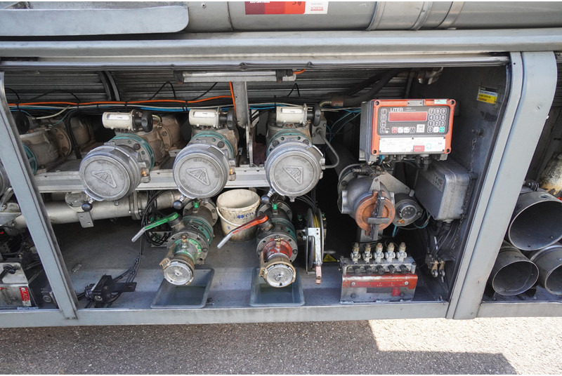 LAG 3 AXLE FUEL TANK 5 COMPARTMENTS 47.500LTR - Tank semi-trailer: picture 4 LAG 3 AXLE FUEL TANK 5 COMPARTMENTS 47.500LTR - Tank semi-trailer: picture 4