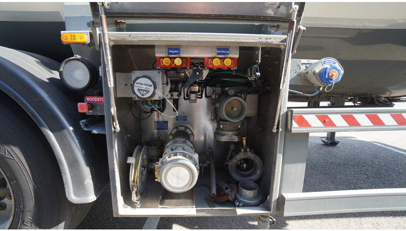 Schrader 3 AXLE ADR CHEMIE TANK TRAILER 40.000LTR - Tank semi-trailer: picture 5 Schrader 3 AXLE ADR CHEMIE TANK TRAILER 40.000LTR - Tank semi-trailer: picture 5