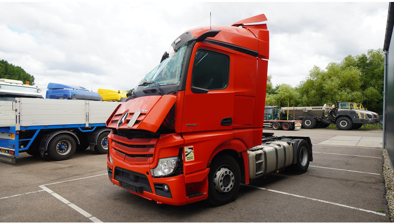 Mercedes-Benz ACTROS 1942 DAMAGED VEHICLE - Tractor unit: picture 4 Mercedes-Benz ACTROS 1942 DAMAGED VEHICLE - Tractor unit: picture 4
