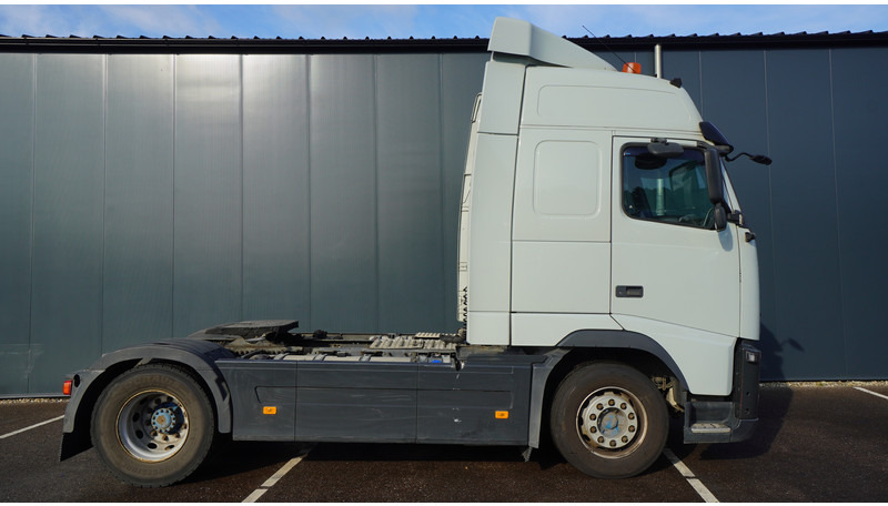 Volvo FH 420 ADR EURO 5 GLOBETROTTER - Tractor unit: picture 2 Volvo FH 420 ADR EURO 5 GLOBETROTTER - Tractor unit: picture 2