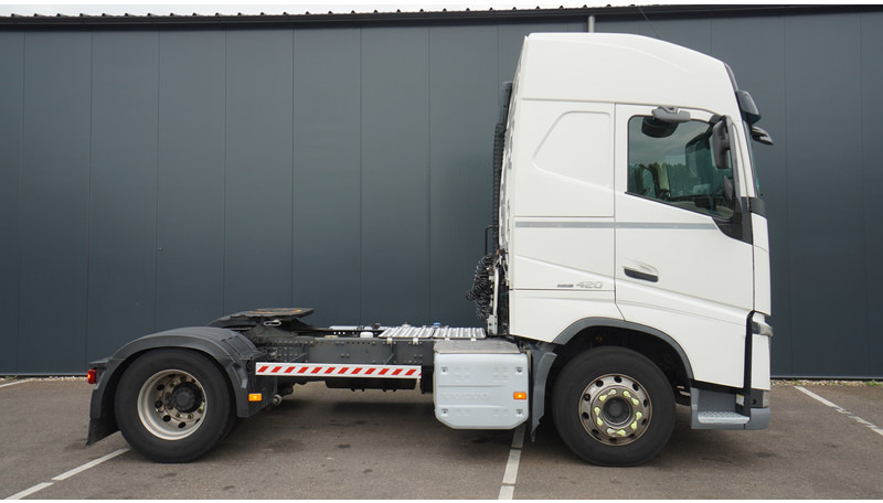 Volvo FH 420 ADR GLOBETROTTER 808.000KM - Tractor unit: picture 2 Volvo FH 420 ADR GLOBETROTTER 808.000KM - Tractor unit: picture 2