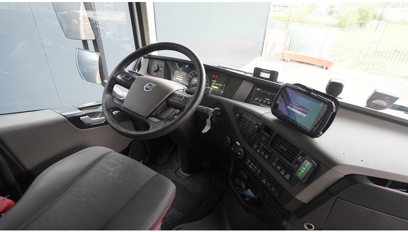 Volvo FH 420 ADR GLOBETROTTER 808.000KM - Tractor unit: picture 5 Volvo FH 420 ADR GLOBETROTTER 808.000KM - Tractor unit: picture 5