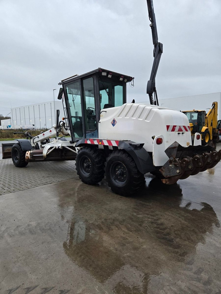 New Holland F106.6 - Grader: picture 4 New Holland F106.6 - Grader: picture 4