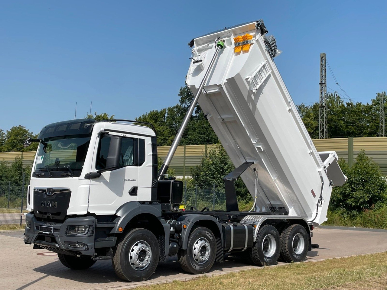 MAN TGS 41.480 8x4 /EuromixMTP /Hydraulische Klapp MAN TGS 41.480 8x4 /EuromixMTP /Hydraulische Klapp - Tipper: picture 2 MAN TGS 41.480 8x4 /EuromixMTP /Hydraulische Klapp MAN TGS 41.480 8x4 /EuromixMTP /Hydraulische Klapp - Tipper: picture 2