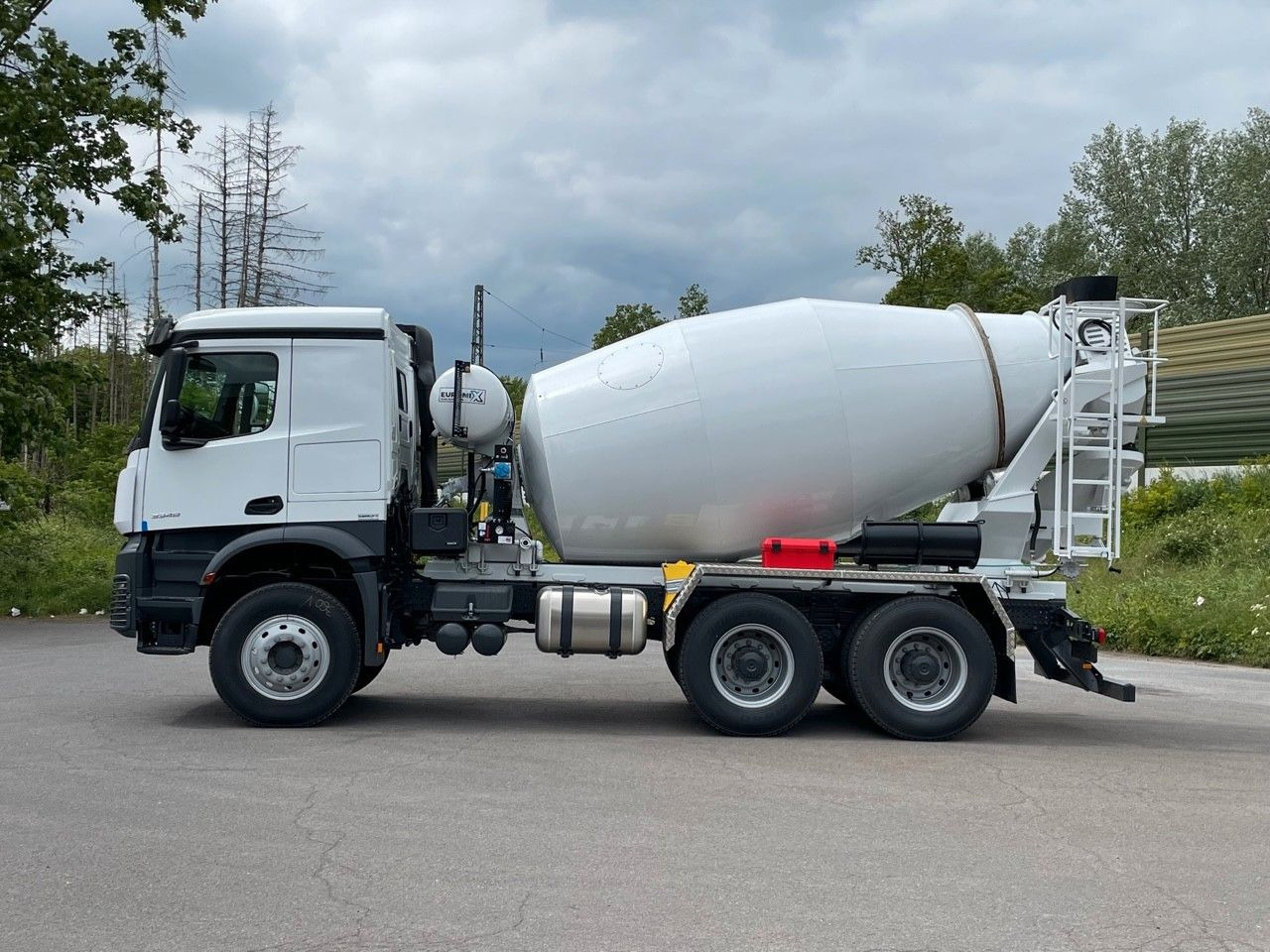 Mercedes-Benz 3348 6X4 Arcos 5 EuromixMTP EM 9 R - Concrete mixer truck: picture 3 Mercedes-Benz 3348 6X4 Arcos 5 EuromixMTP EM 9 R - Concrete mixer truck: picture 3