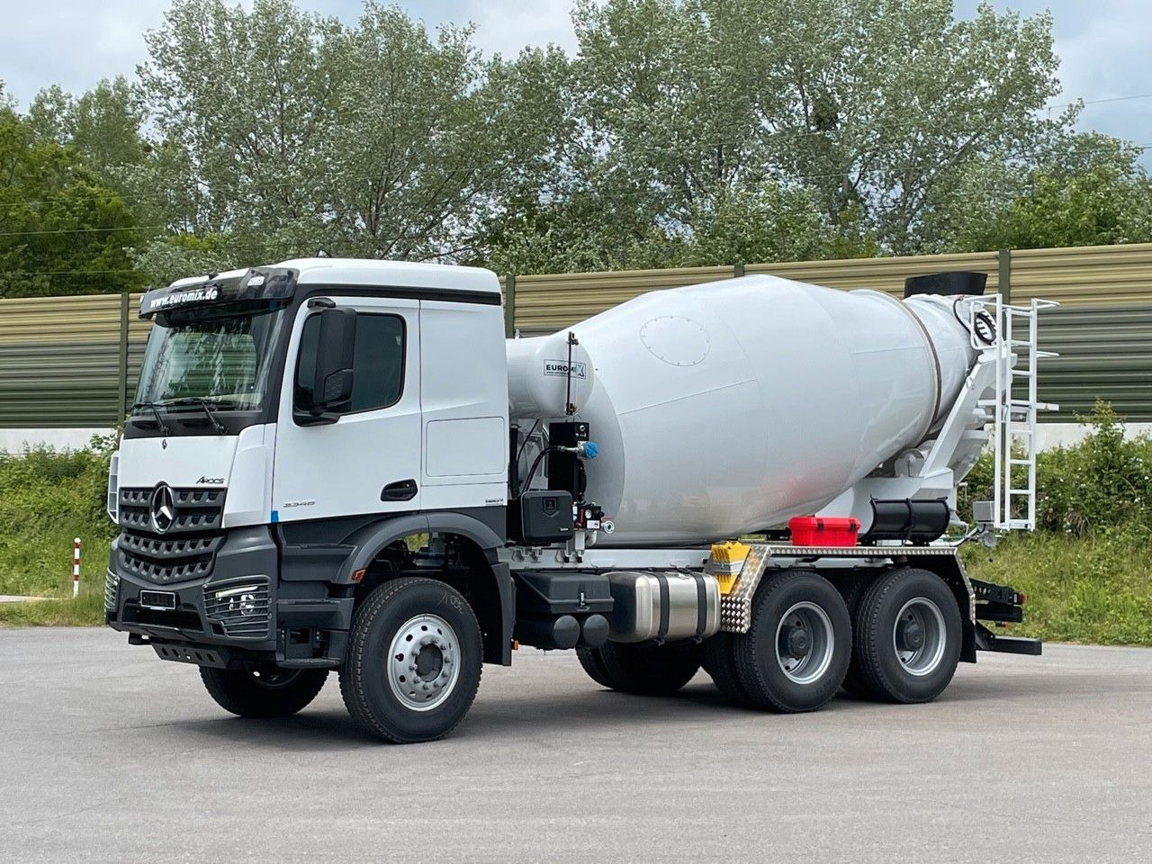 Mercedes-Benz 3348 6X4 Arcos 5 EuromixMTP EM 9 R - Concrete mixer truck: picture 1 Mercedes-Benz 3348 6X4 Arcos 5 EuromixMTP EM 9 R - Concrete mixer truck: picture 1