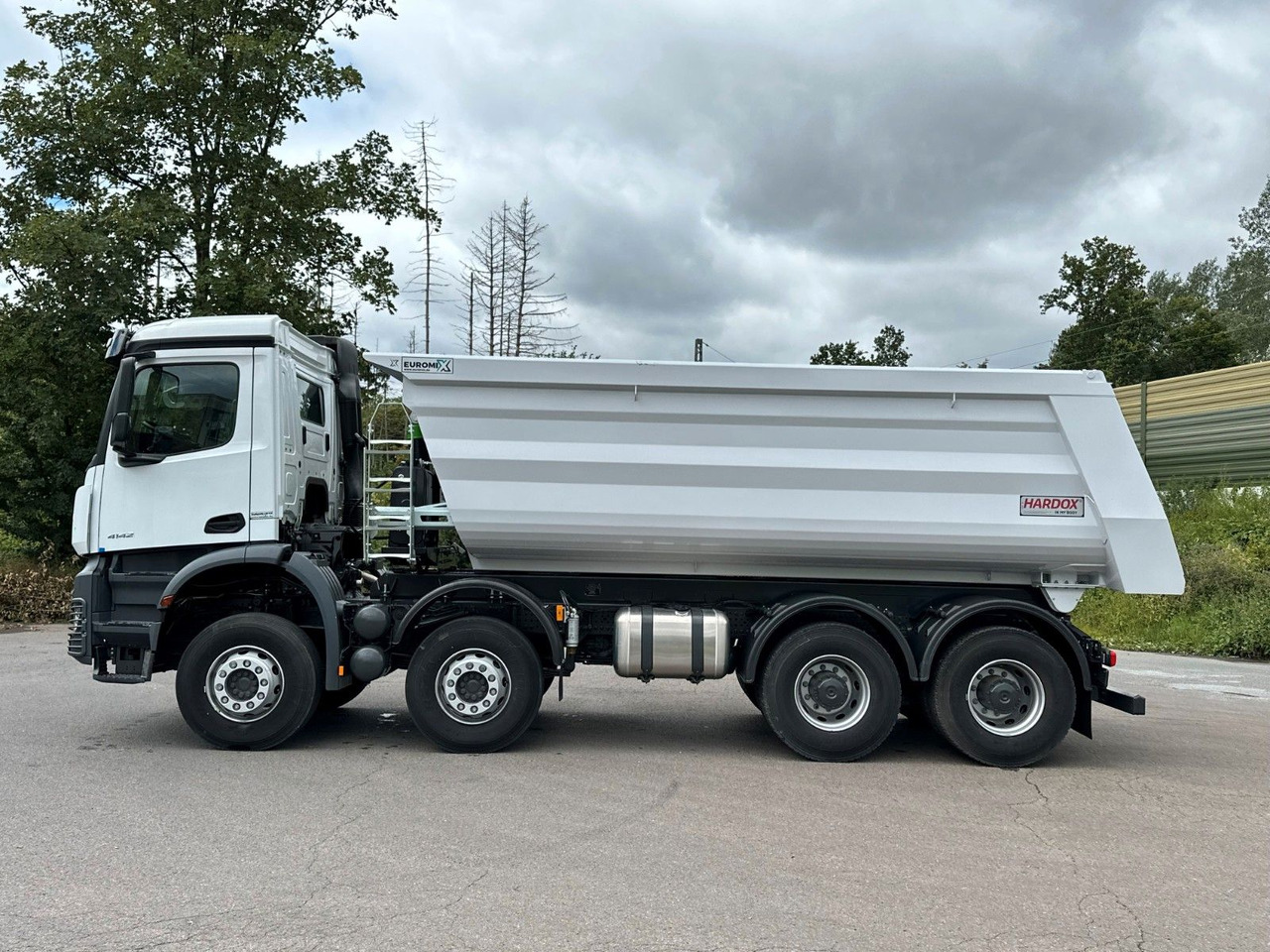 Mercedes-Benz 4142 8X4 Mulden- Kipper - EuromixMTP Mercedes-Benz 4142 8X4 Mulden- Kipper - EuromixMTP - Tipper: picture 3 Mercedes-Benz 4142 8X4 Mulden- Kipper - EuromixMTP Mercedes-Benz 4142 8X4 Mulden- Kipper - EuromixMTP - Tipper: picture 3