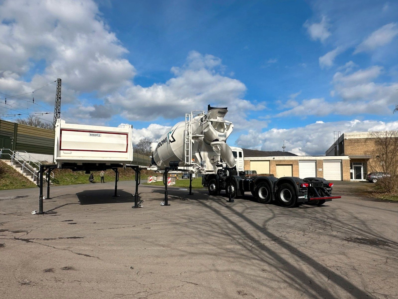 Volvo FMX 460 8x4 / WECHSELSYSTEM KIPPER+MISCHER Volvo FMX 460 8x4 / WECHSELSYSTEM KIPPER+MISCHER - Tipper: picture 1 Volvo FMX 460 8x4 / WECHSELSYSTEM KIPPER+MISCHER Volvo FMX 460 8x4 / WECHSELSYSTEM KIPPER+MISCHER - Tipper: picture 1