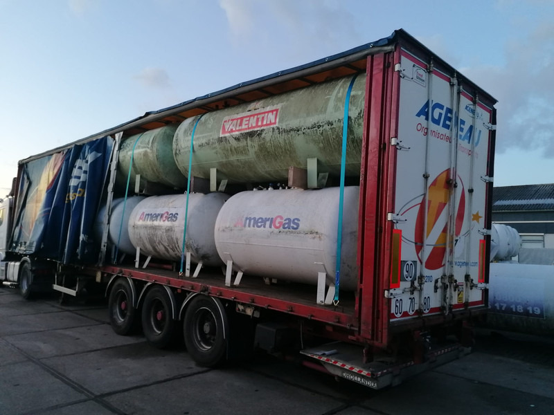 Curtain semi-trailer with used aboveground 2700 &4850L tanks Gas, Gaz, LPG, GPL, Propane, Butane tank ID 8.370 - Curtainsider semi-trailer: picture 1 Curtain semi-trailer with used aboveground 2700 &4850L tanks Gas, Gaz, LPG, GPL, Propane, Butane tank ID 8.370 - Curtainsider semi-trailer: picture 1