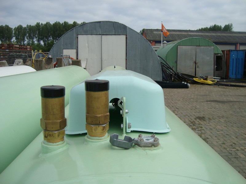 De Visser Propaan/Butaan LPG tank 9100 L gastank Propaan/Butaan LPG tank 9100 L (4,55 ton) Gastank Ø 1250 including tank fittings ID 11.10 L: 7790mm, 1350kg option of heating spiral - Fuel tank for Truck: picture 3 De Visser Propaan/Butaan LPG tank 9100 L gastank Propaan/Butaan LPG tank 9100 L (4,55 ton) Gastank Ø 1250 including tank fittings ID 11.10 L: 7790mm, 1350kg option of heating spiral - Fuel tank for Truck: picture 3