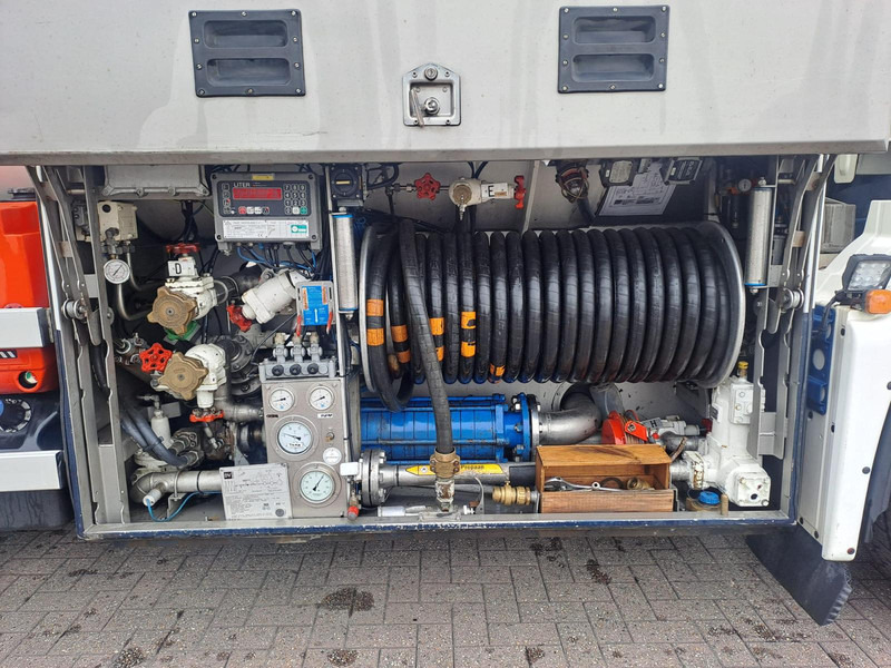 MAN TGS 2011. 6x4 -24000 L Gas tank truck -Gas, Gaz, LPG, GPL, Propane, Butane tank, Gastank ID 2.165 Rootselaar, flowmeter, Sihi pump - Tank truck: picture 4 MAN TGS 2011. 6x4 -24000 L Gas tank truck -Gas, Gaz, LPG, GPL, Propane, Butane tank, Gastank ID 2.165 Rootselaar, flowmeter, Sihi pump - Tank truck: picture 4