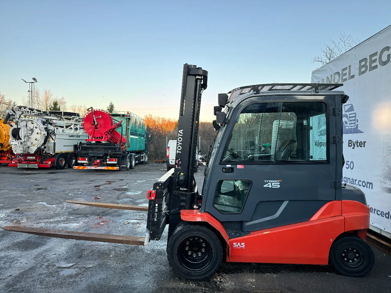 Toyota 8FBMT45 Electric, 3.600h, 2015 - Electric forklift: picture 4 Toyota 8FBMT45 Electric, 3.600h, 2015 - Electric forklift: picture 4