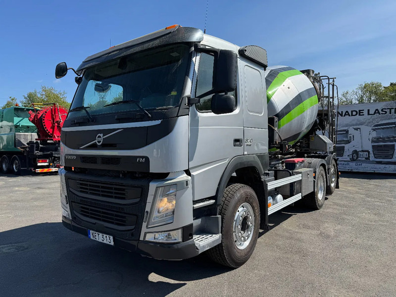 Volvo FM 370 6x2*4, 8m3 Mixer with Hyrdaul.-slide, 2016 - Concrete mixer truck: picture 3 Volvo FM 370 6x2*4, 8m3 Mixer with Hyrdaul.-slide, 2016 - Concrete mixer truck: picture 3