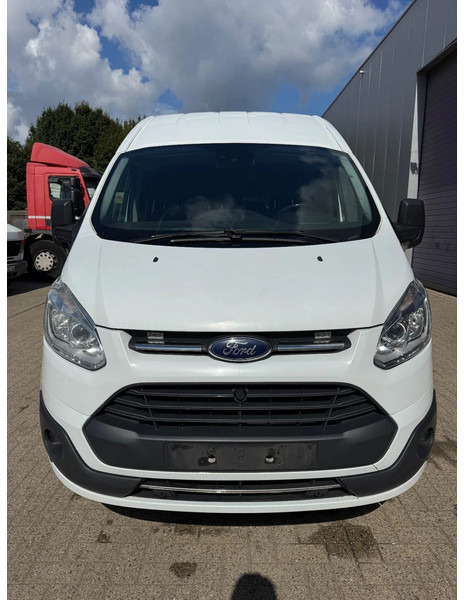 Ford **TRANSIT CUSTOM-9 SEATS-WHEELCHAIRLIFT-EURO6B** - Bus: picture 2 Ford **TRANSIT CUSTOM-9 SEATS-WHEELCHAIRLIFT-EURO6B** - Bus: picture 2