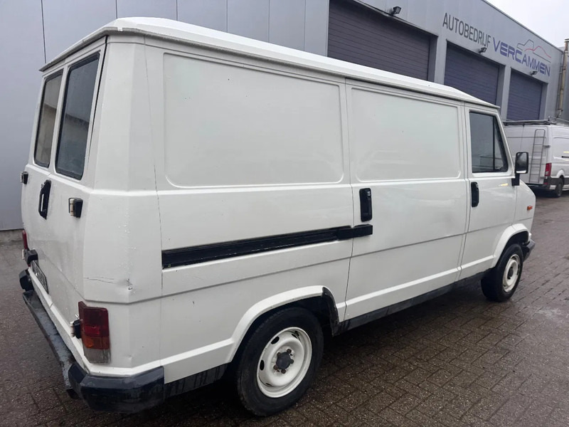 Peugeot J5 **PETROL-ESSENCE-TOPSHAPE** - Small van: picture 4 Peugeot J5 **PETROL-ESSENCE-TOPSHAPE** - Small van: picture 4