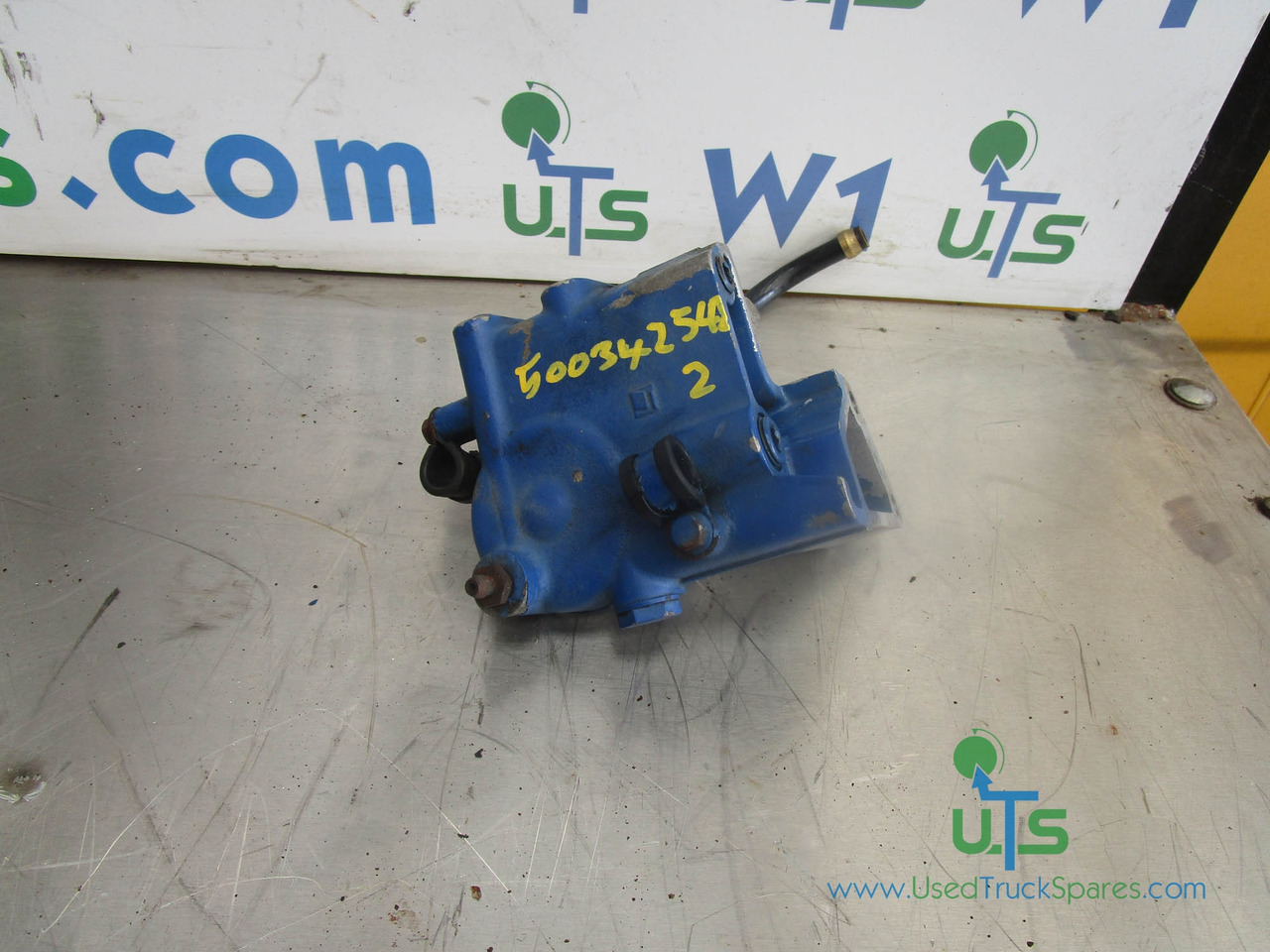 IVECO CURSOR 8 FUEL FILTER HOUSING P/NO 500342542 - Engine and parts for Truck: picture 1 IVECO CURSOR 8 FUEL FILTER HOUSING P/NO 500342542 - Engine and parts for Truck: picture 1