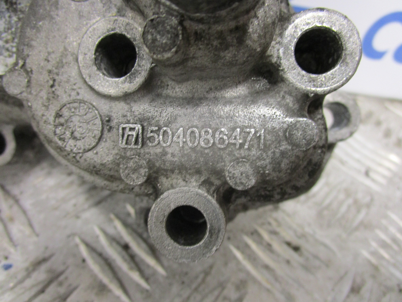 IVECO DAILY 3.0 OIL FILTER HOUSING P/NO 504086471 504086470 - Engine and parts for Truck: picture 2 IVECO DAILY 3.0 OIL FILTER HOUSING P/NO 504086471 504086470 - Engine and parts for Truck: picture 2