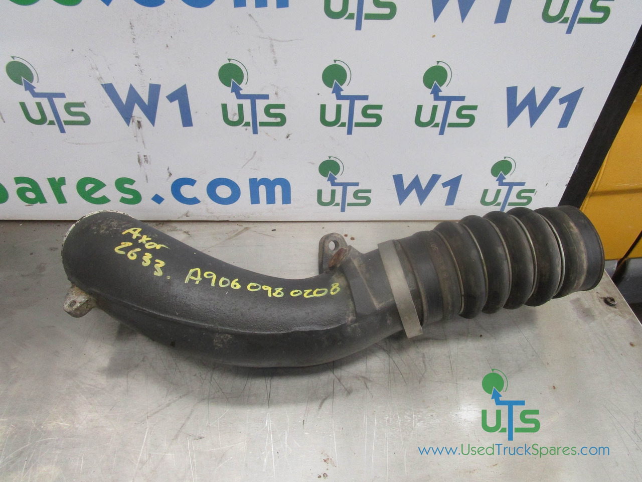 MERCEDES AXOR 2633 (OM926) INTERCOOLER PIPE P/NO A9060980208 - Engine and parts for Truck: picture 1 MERCEDES AXOR 2633 (OM926) INTERCOOLER PIPE P/NO A9060980208 - Engine and parts for Truck: picture 1