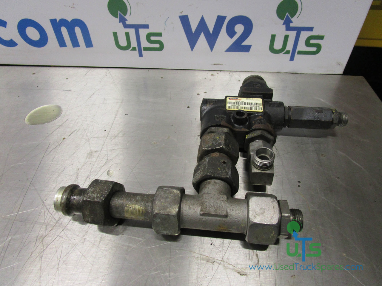 SCHMIDT SWINGO 200 POWER STEERING PRIORITY VALVE P/NO 152B8266 - Steering for Municipal/ Special vehicle: picture 1 SCHMIDT SWINGO 200 POWER STEERING PRIORITY VALVE P/NO 152B8266 - Steering for Municipal/ Special vehicle: picture 1