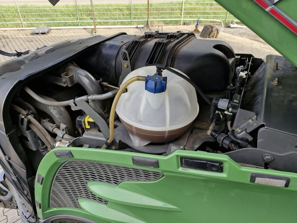 Farm tractor Fendt 826 VARIO PROFI PLUS: picture 13