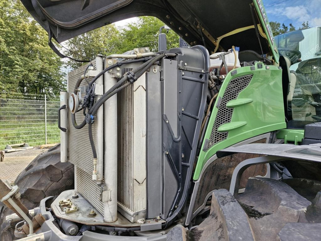 Farm tractor Fendt 826 VARIO PROFI PLUS: picture 14