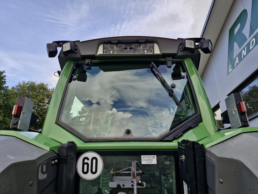 Farm tractor Fendt 826 VARIO PROFI PLUS: picture 7