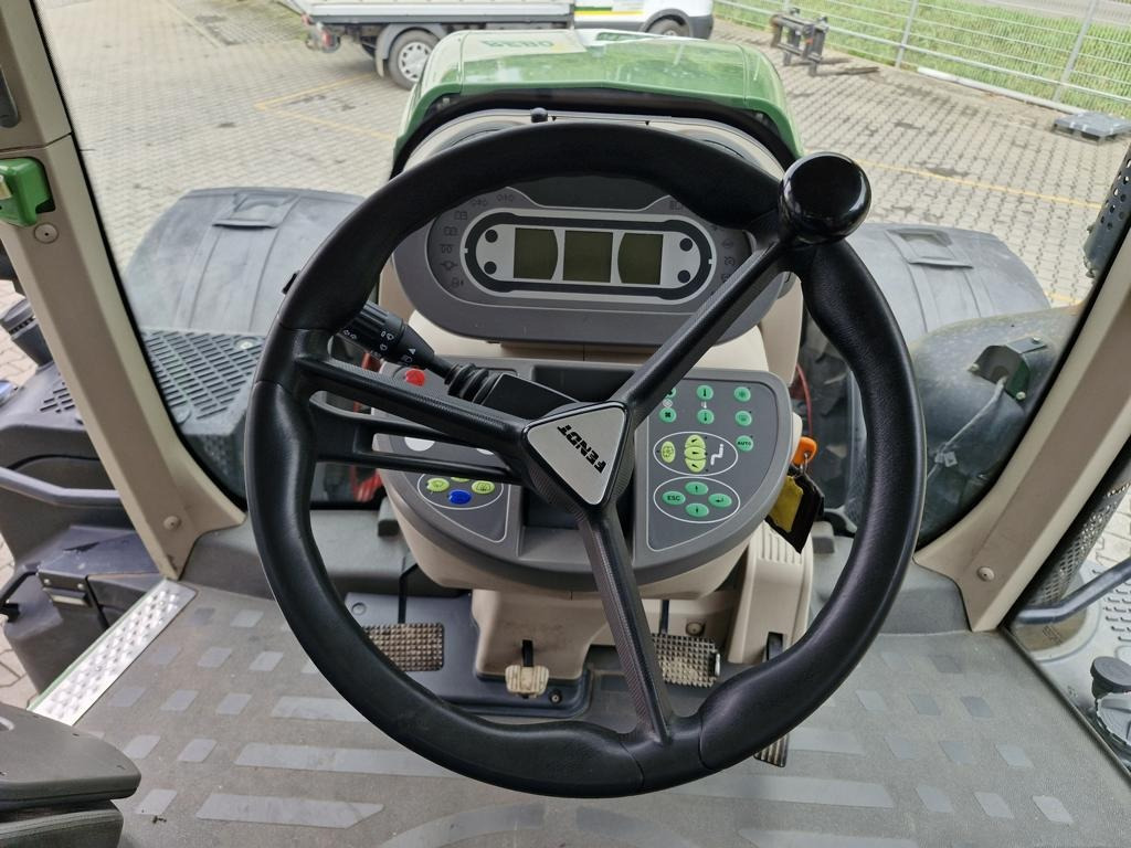 Farm tractor Fendt 826 VARIO PROFI PLUS: picture 25