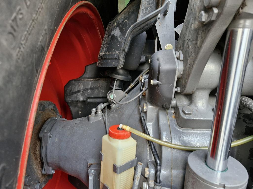 Farm tractor Fendt 826 VARIO PROFI PLUS: picture 9