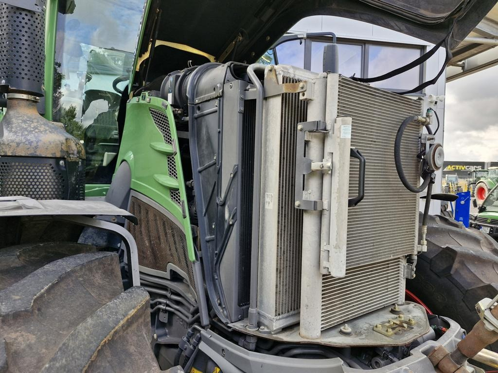 Farm tractor Fendt 826 VARIO PROFI PLUS: picture 15