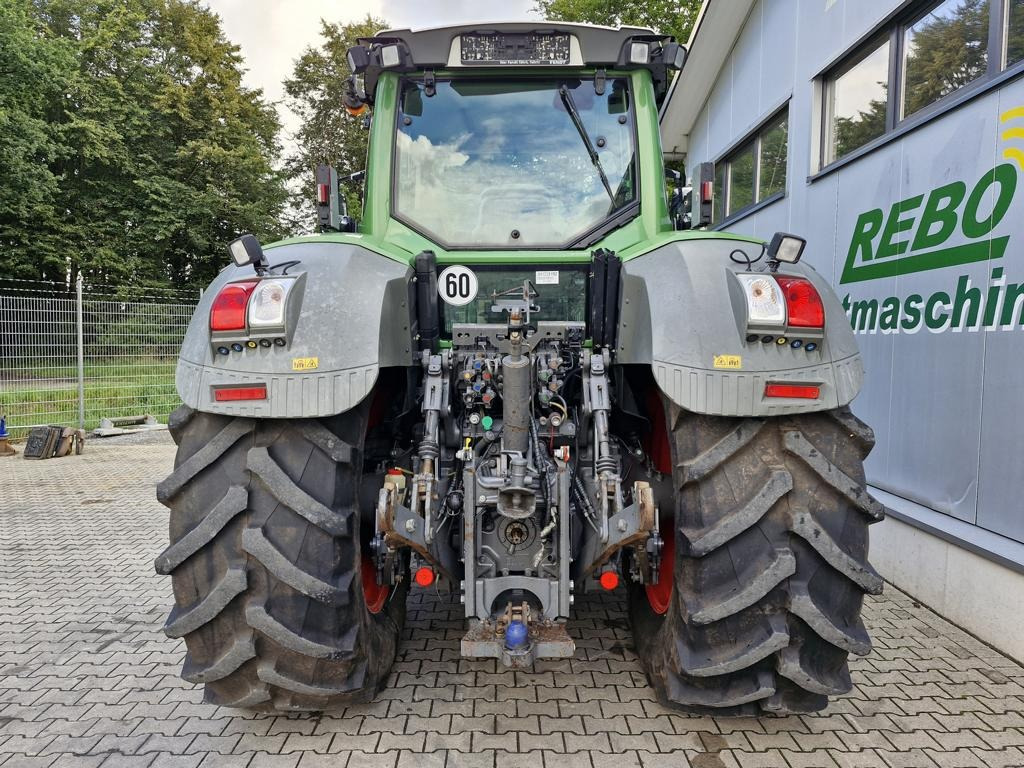 Farm tractor Fendt 826 VARIO PROFI PLUS: picture 12