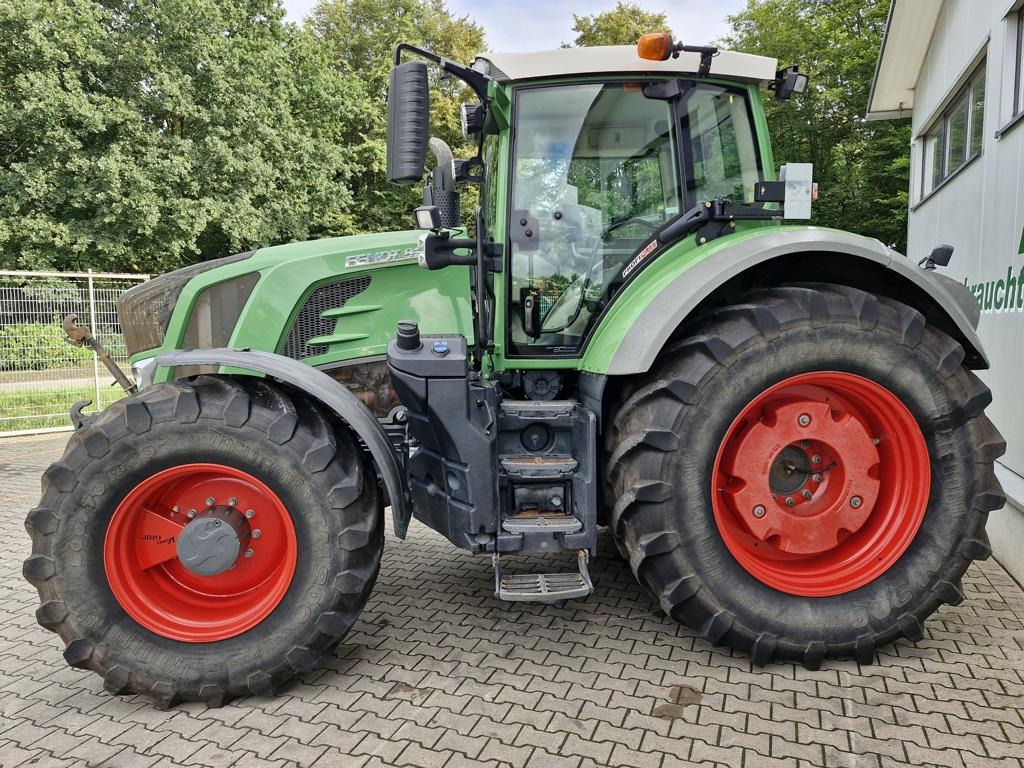 Farm tractor Fendt 826 VARIO PROFI PLUS: picture 32