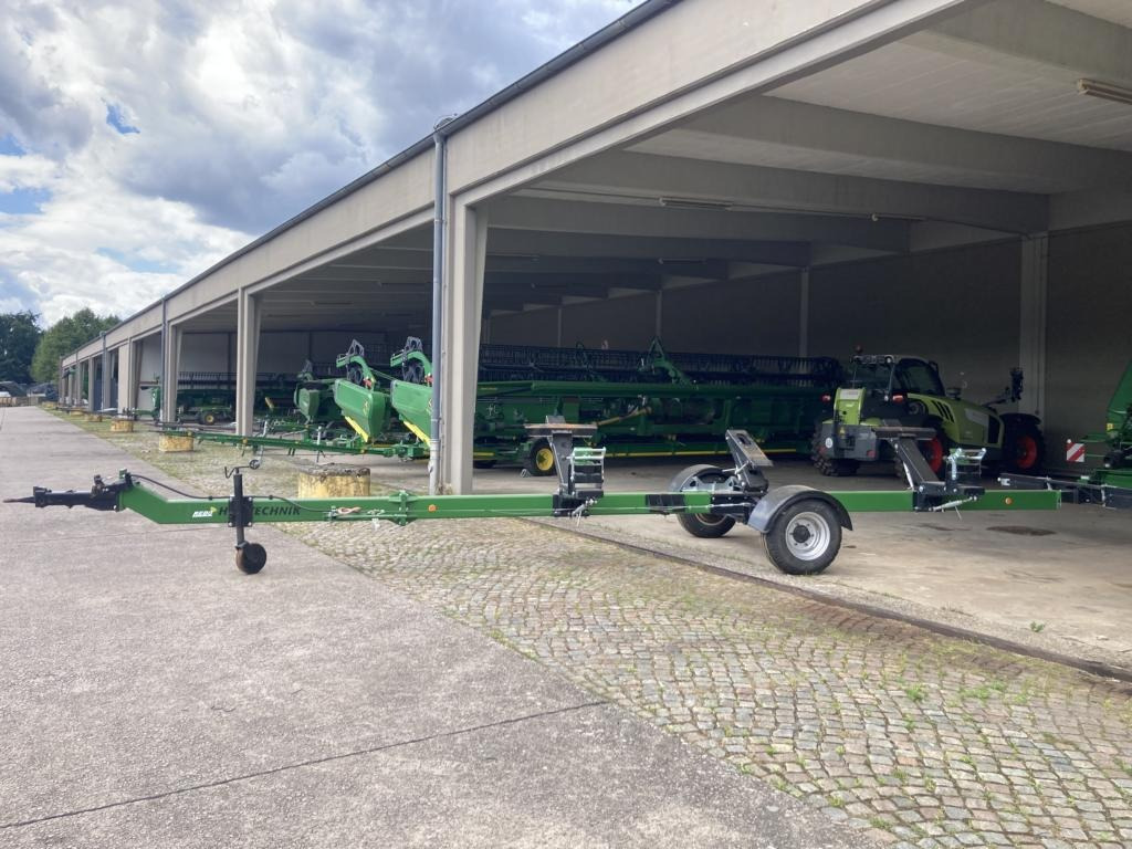 J1G - Combine harvester: picture 1 J1G - Combine harvester: picture 1