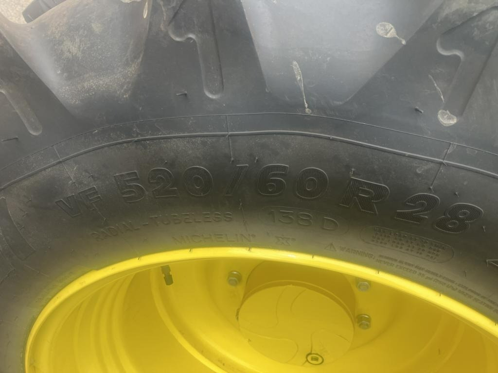 John Deere 6R150 - Farm tractor: picture 4 John Deere 6R150 - Farm tractor: picture 4