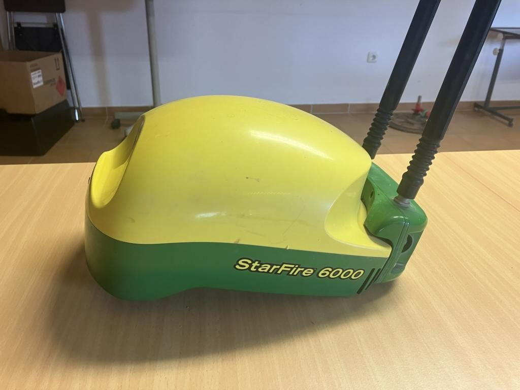 John Deere 6R185 - Farm tractor: picture 2 John Deere 6R185 - Farm tractor: picture 2