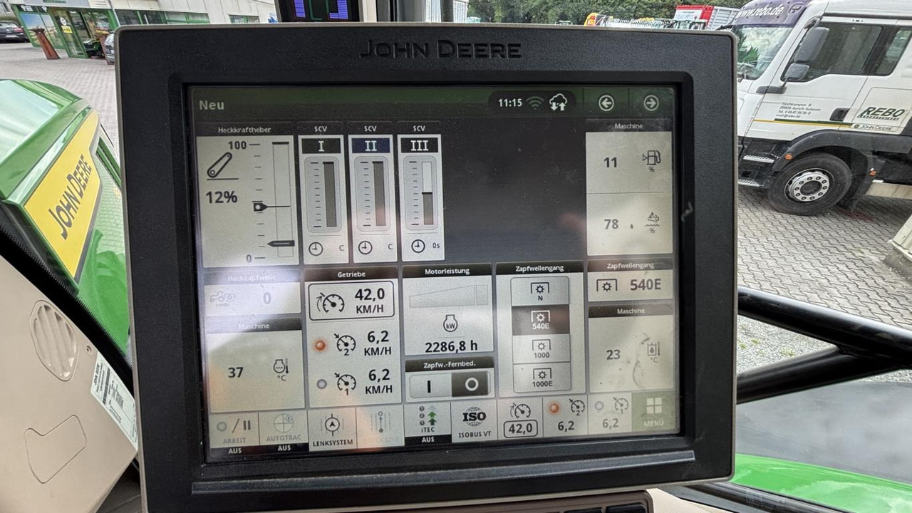 John Deere 6R195 - Farm tractor: picture 2 John Deere 6R195 - Farm tractor: picture 2