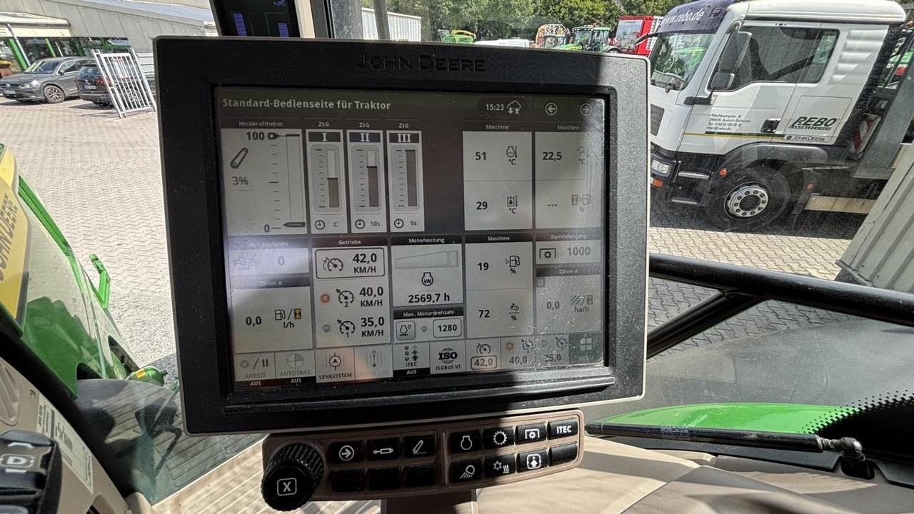 John Deere 6R195 - Farm tractor: picture 2 John Deere 6R195 - Farm tractor: picture 2